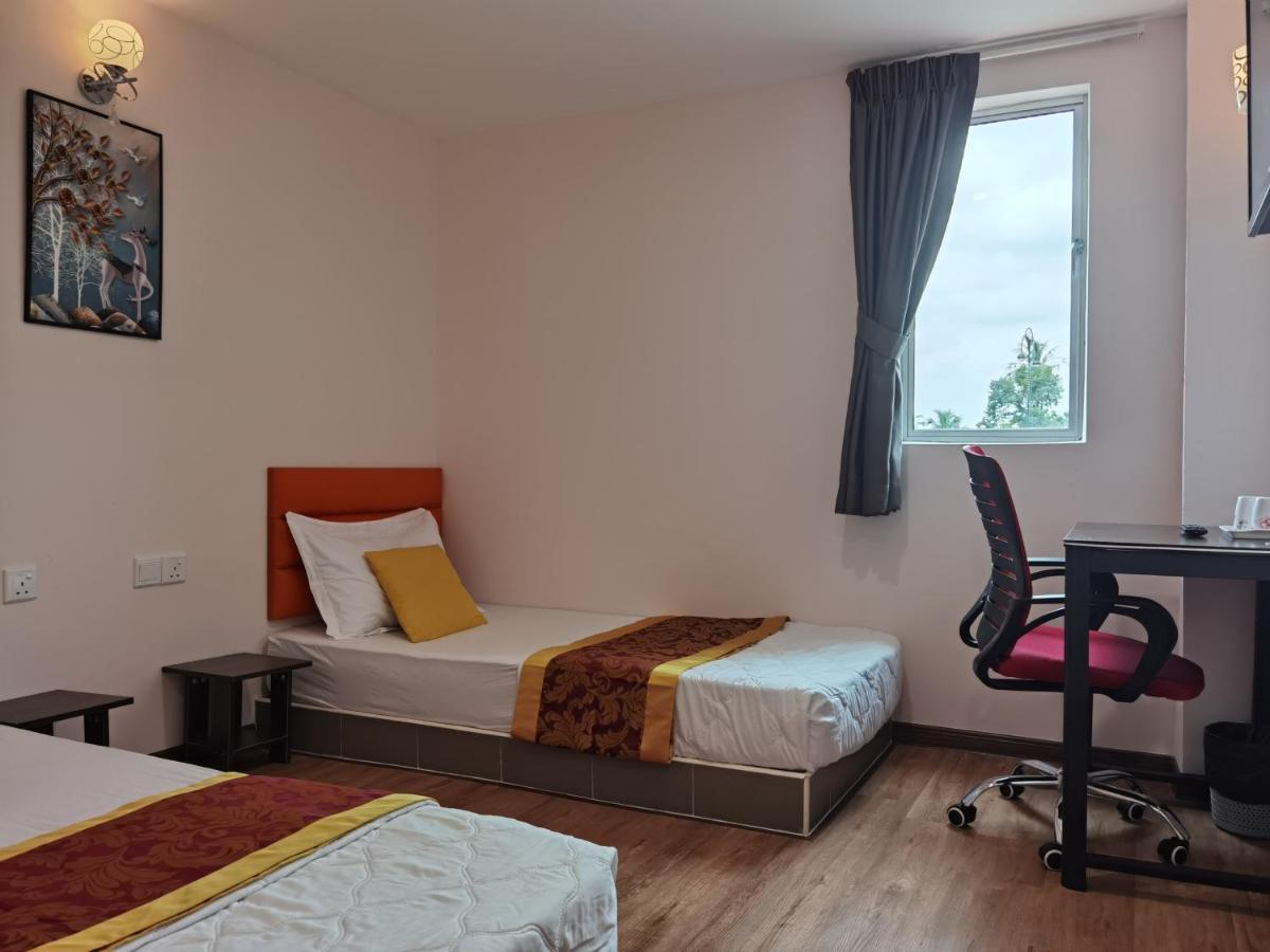 Mornings Hotel Сунгай Петани Екстериор снимка